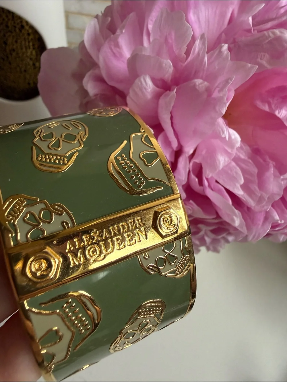 Alexander McQueen Olive Green Enamel Skull Wide Hinged Bangle Cuff Bracelet Gold - Picture 3 of 5